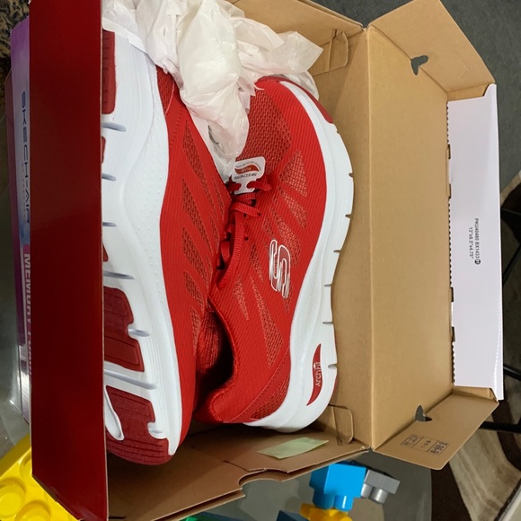 Sketchers shoe - Picture 2 of 5